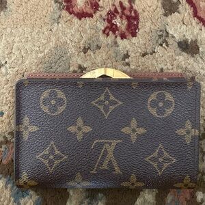 Authentic Louis Vuitton  Monogram Canvas/Leather French KissLock Compact Purse